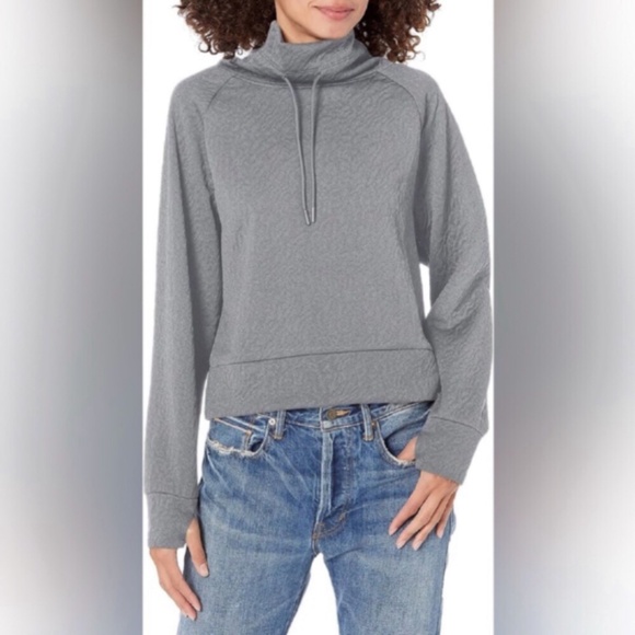Juicy Couture Women's Jacquard Quilted Crop Pullover in Light Heather Grey - Picture 2 of 10